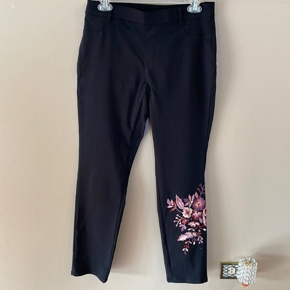Style & Co black stretch pull on pants with embroidered floral bouquet slim leg - Picture 2 of 13